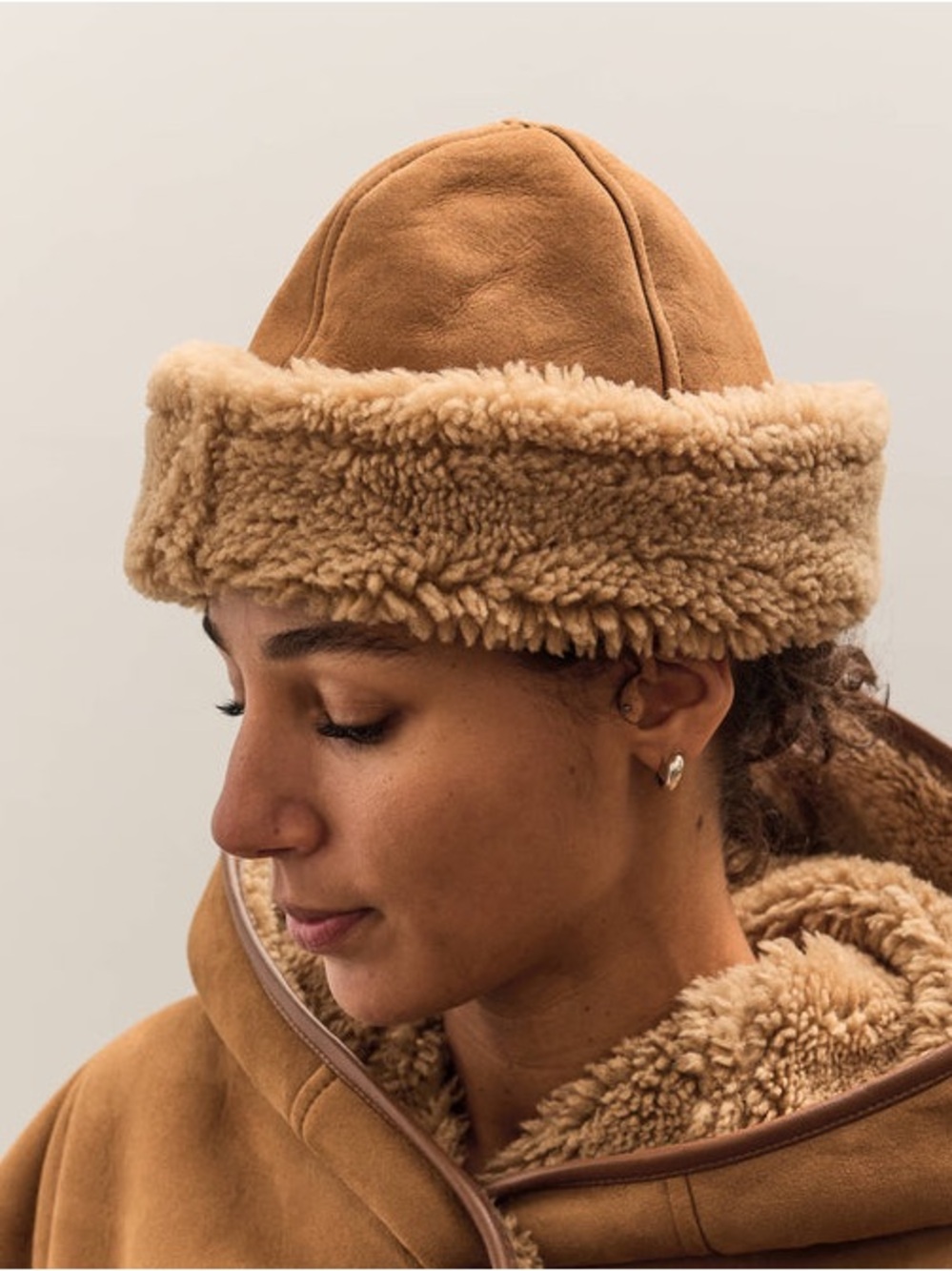 Cawley Suede Back Curly Sheepskin Cap, Tan • M / L